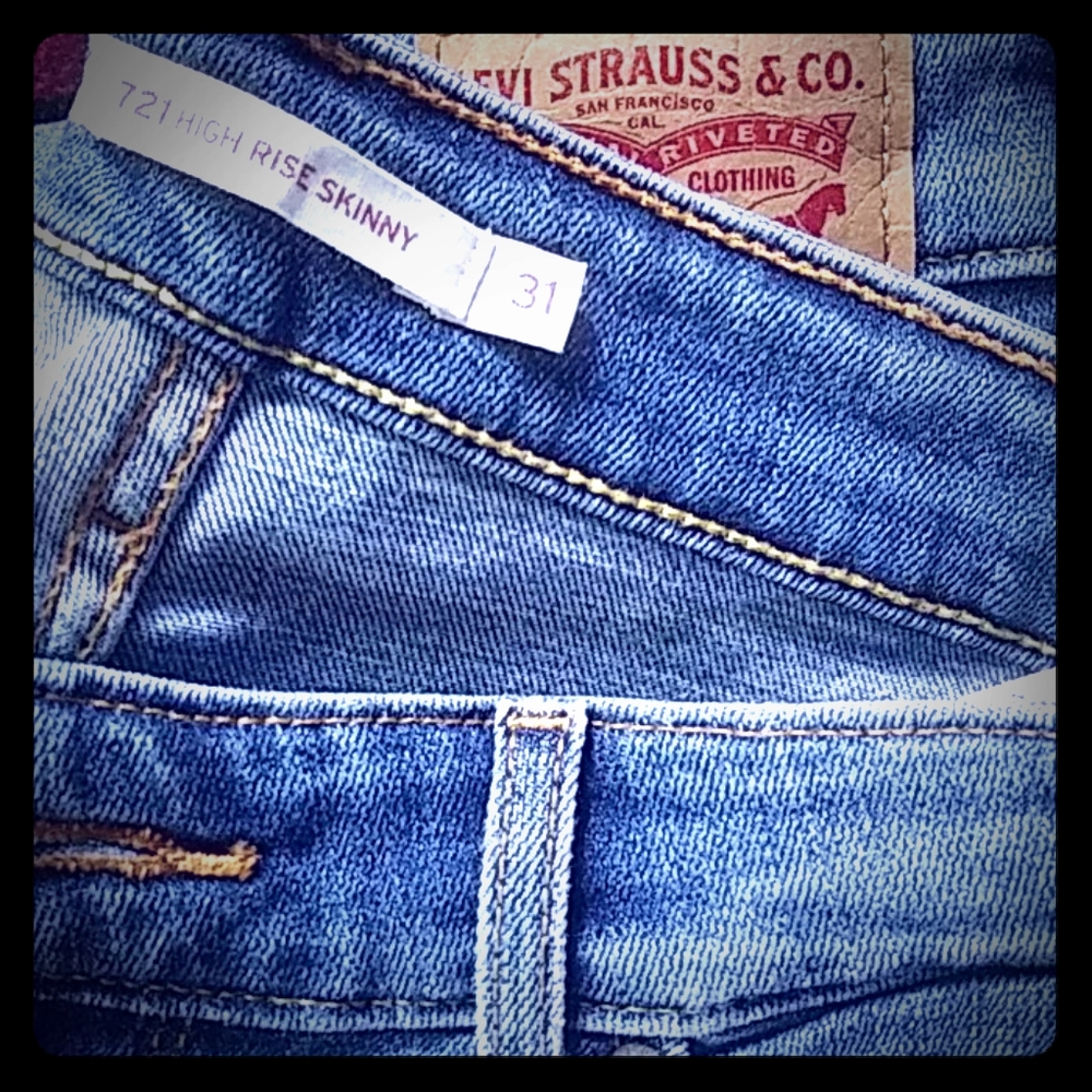 Levis high rise skinny size 31